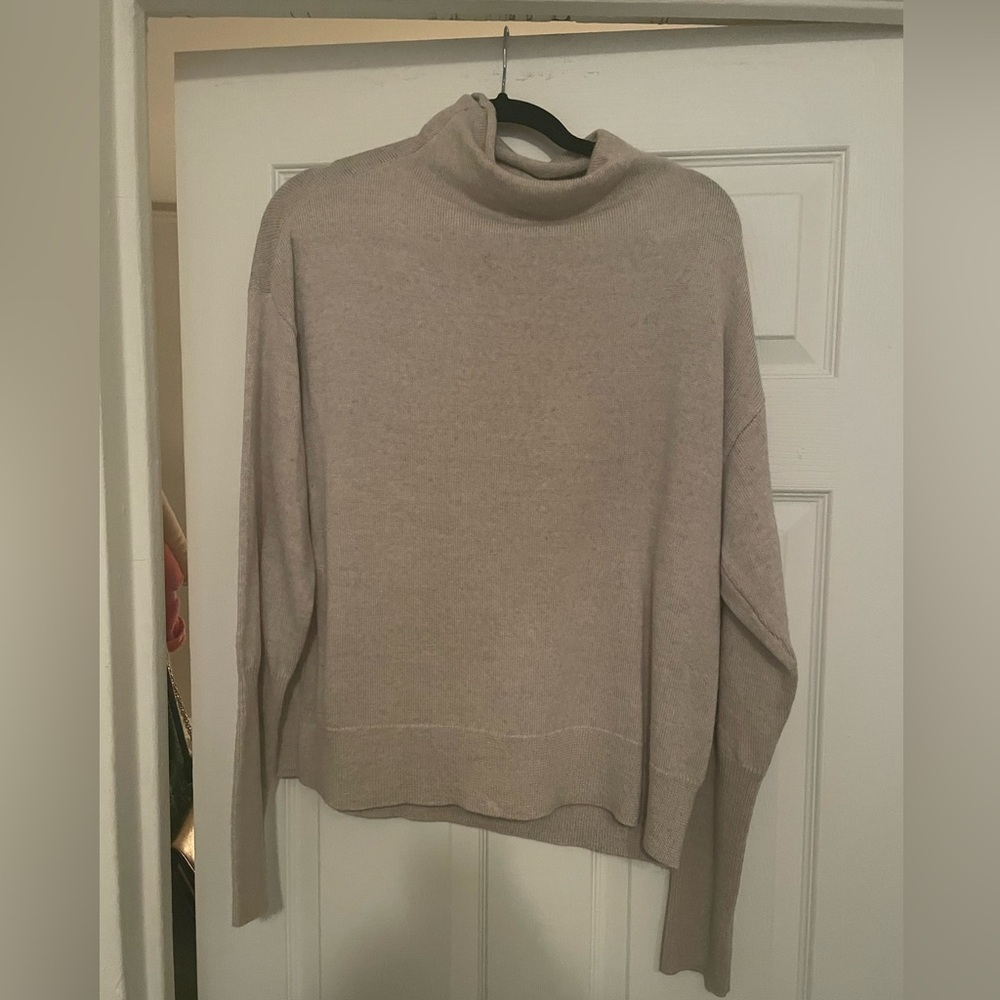 Wilfred free hush knit turtleneck - size large, barely worn, beautiful material
